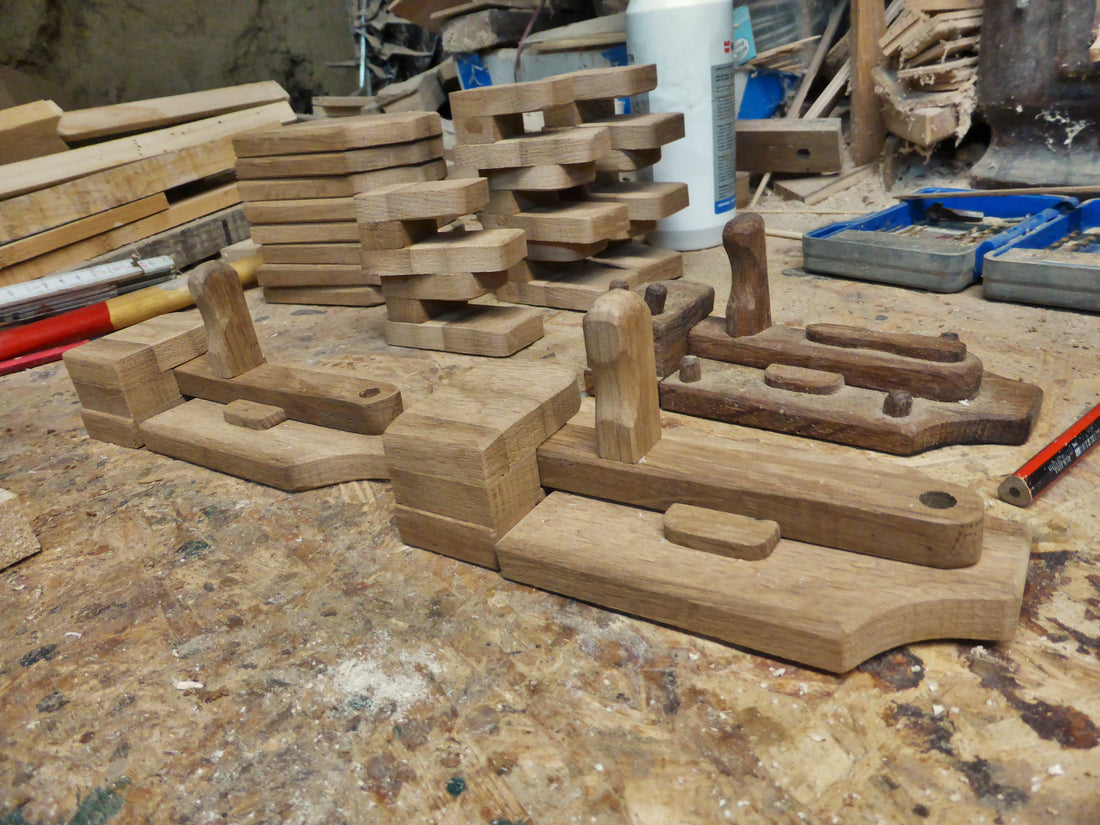 Kleine Produktion von Türriegeln