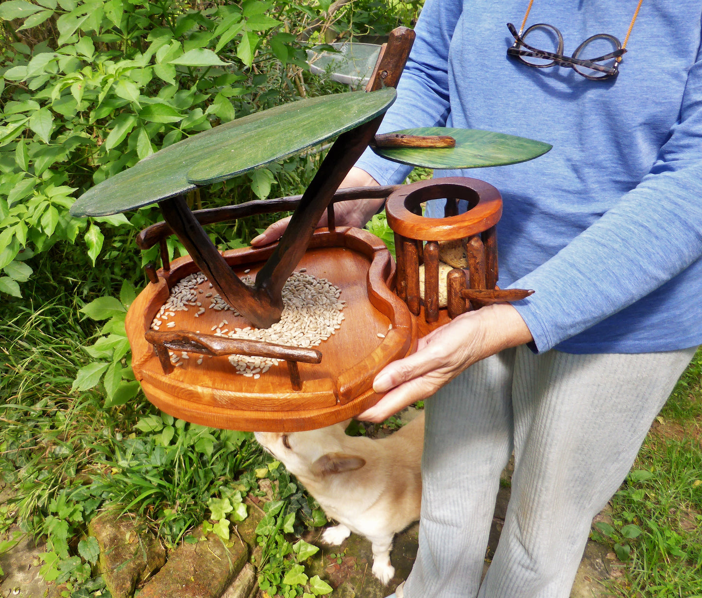 Vogelfutterhaus mit grünem Dach und Meisenknödelhalter - BalkanwoodDesign Handmade