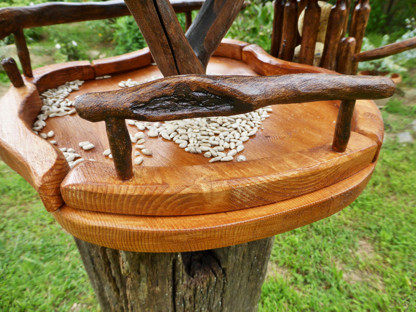 Vogelfutterhaus mit grünem Dach und Meisenknödelhalter - BalkanwoodDesign Handmade