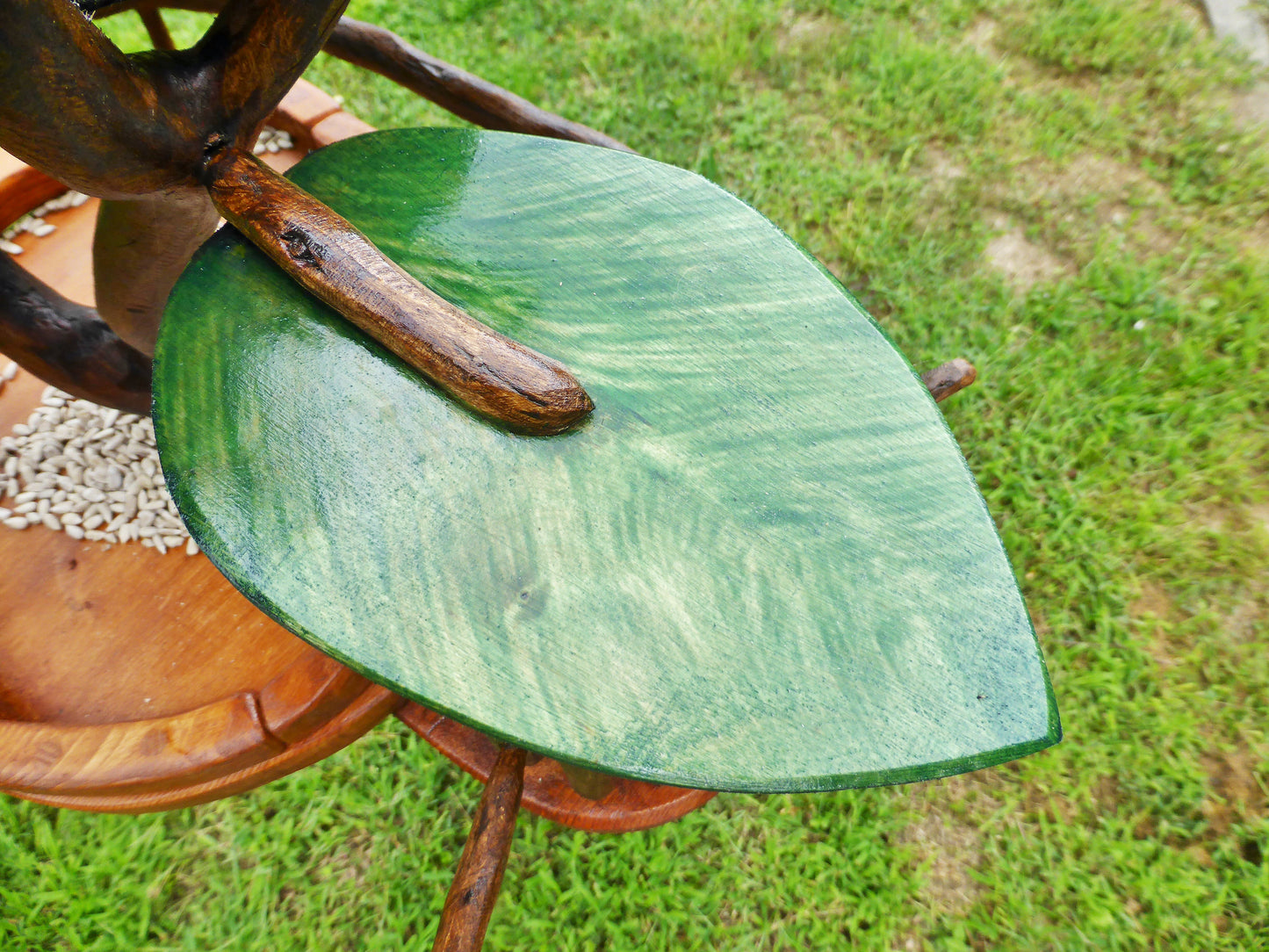 Vogelfutterhaus mit grünem Dach und Meisenknödelhalter - BalkanwoodDesign Handmade