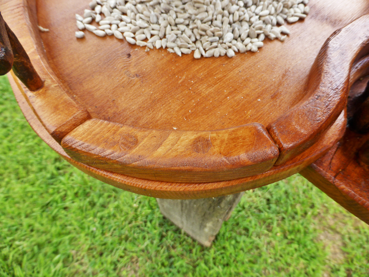 Vogelfutterhaus mit grünem Dach und Meisenknödelhalter - BalkanwoodDesign Handmade