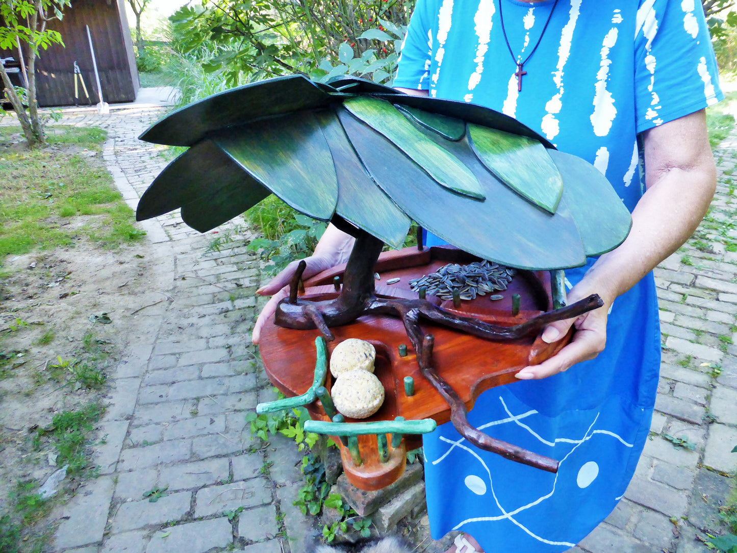 Vogelfutterhaus mit grünem Dach und Meisenknödelhalter - BalkanwoodDesign Handmade