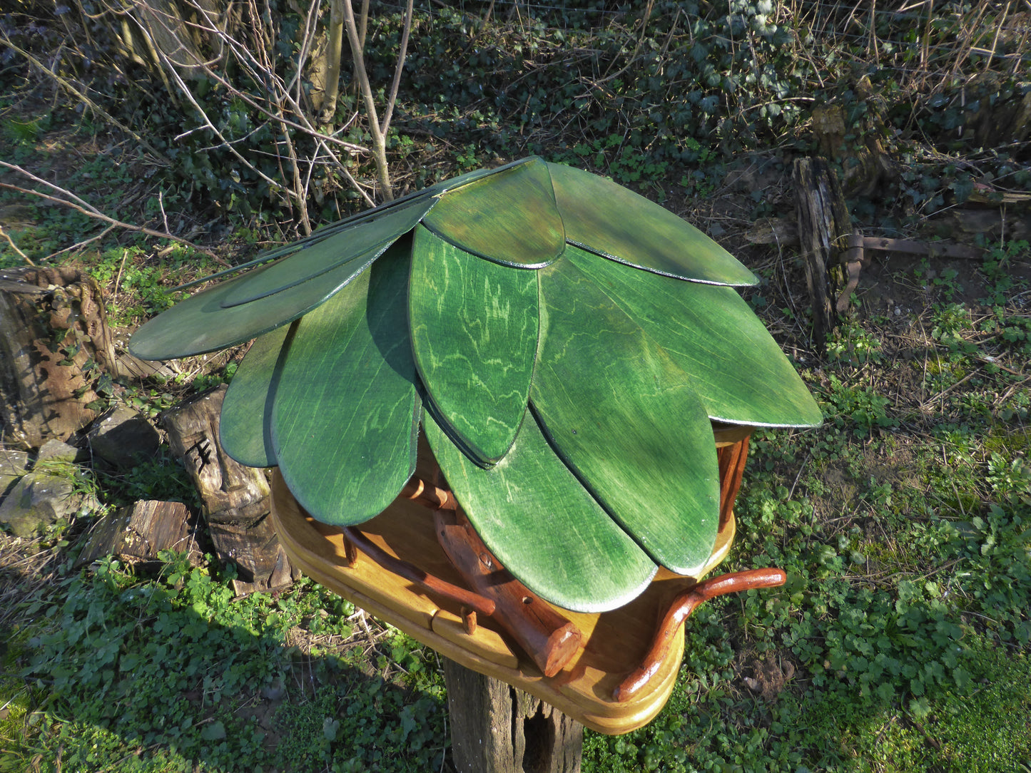Vogelfutterhaus mit grünem Dach und Meisenknödelhalter - BalkanwoodDesign Handmade