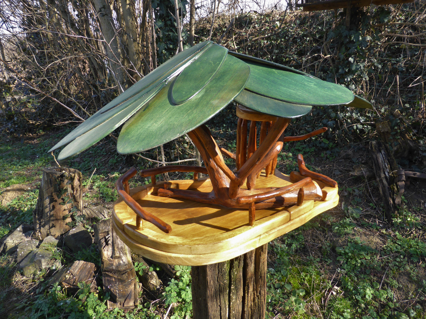 Vogelfutterhaus mit grünem Dach und Meisenknödelhalter - BalkanwoodDesign Handmade