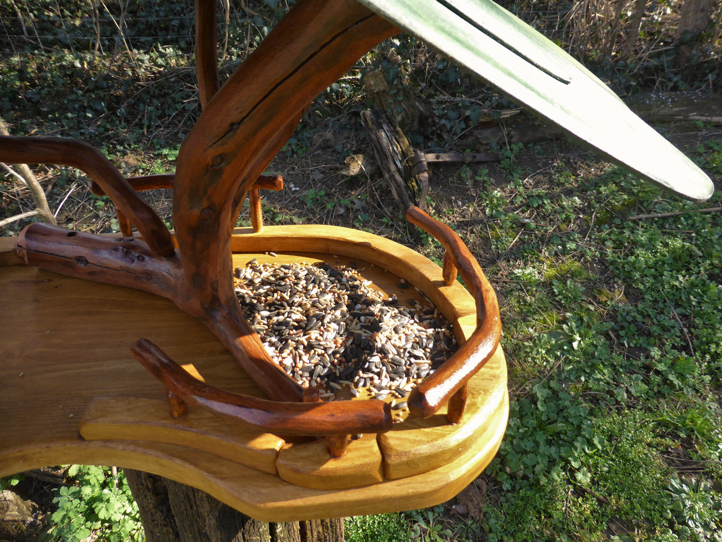 Vogelfutterhaus mit grünem Dach und Meisenknödelhalter - BalkanwoodDesign Handmade