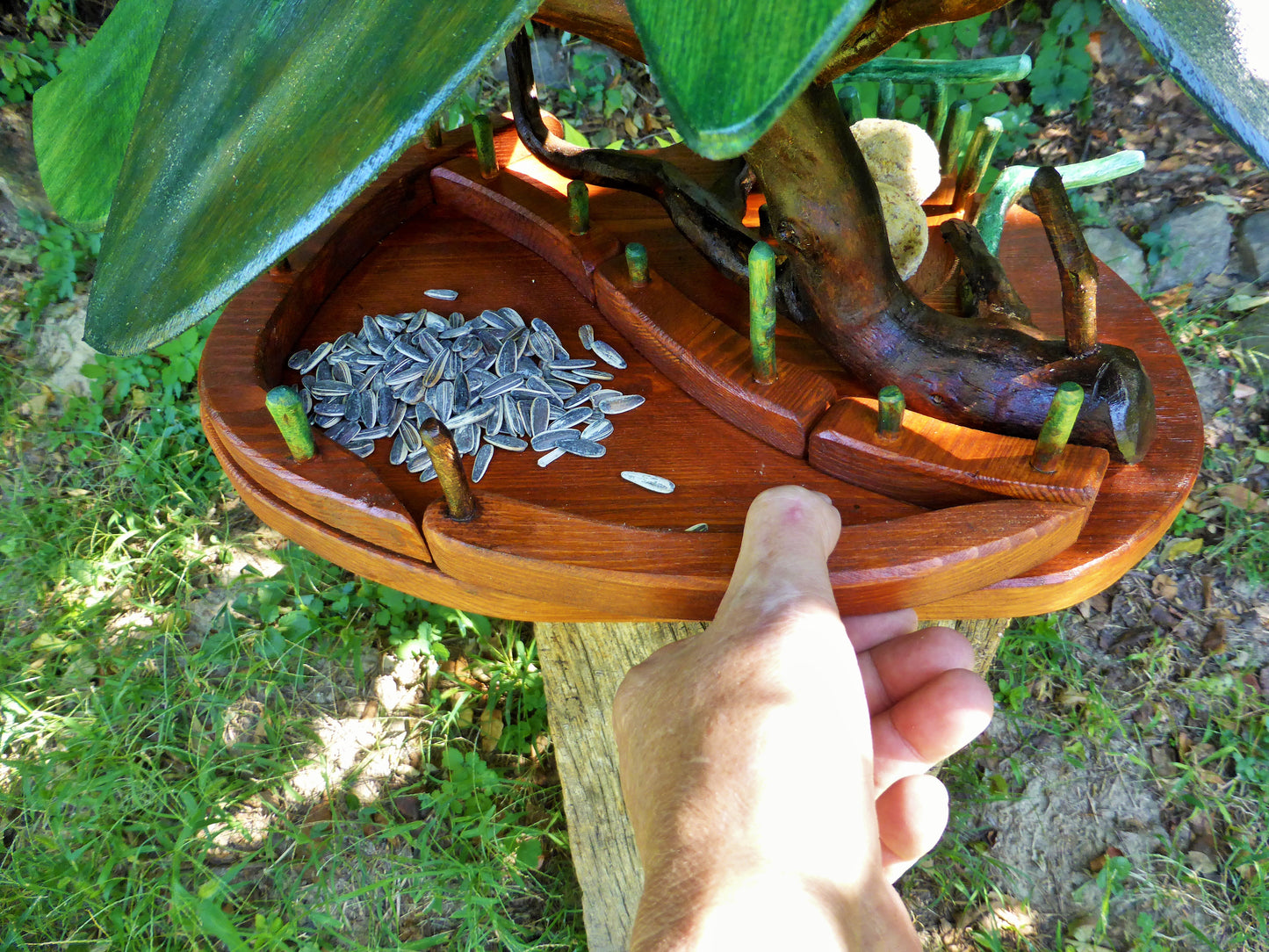 Vogelfutterhaus mit grünem Dach und Meisenknödelhalter - BalkanwoodDesign Handmade