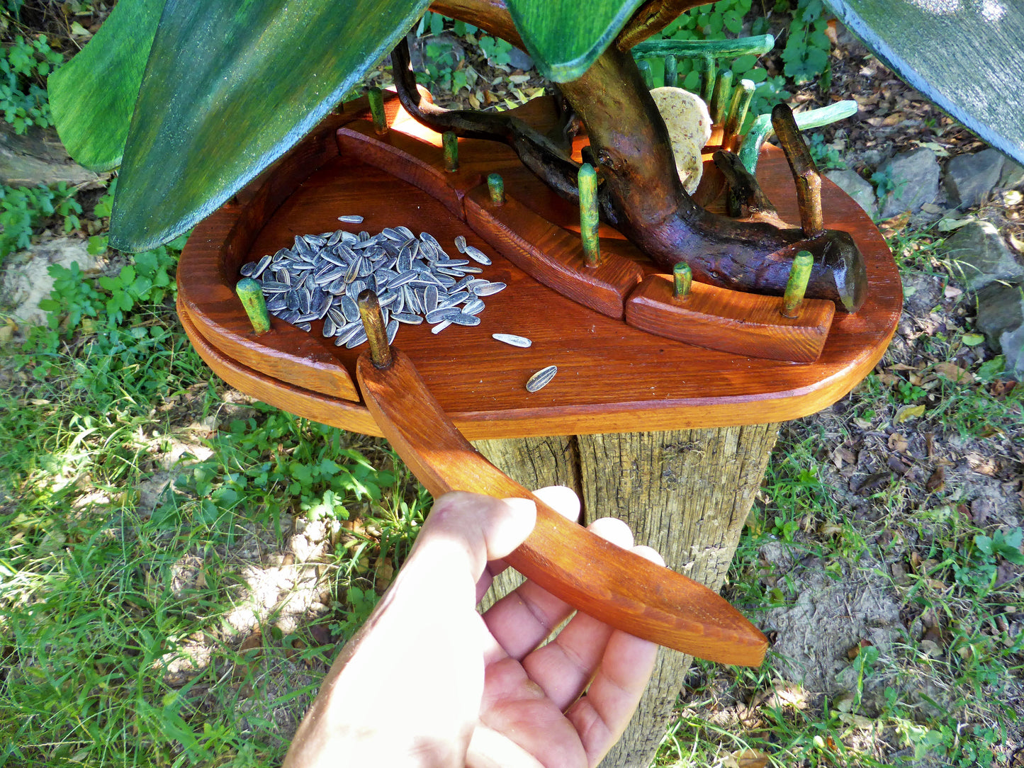 Vogelfutterhaus mit grünem Dach und Meisenknödelhalter - BalkanwoodDesign Handmade