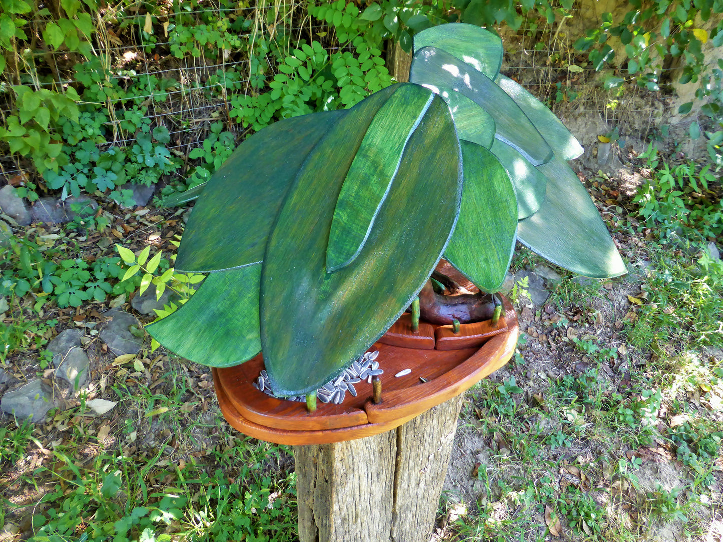 Vogelfutterhaus mit grünem Dach und Meisenknödelhalter - BalkanwoodDesign Handmade