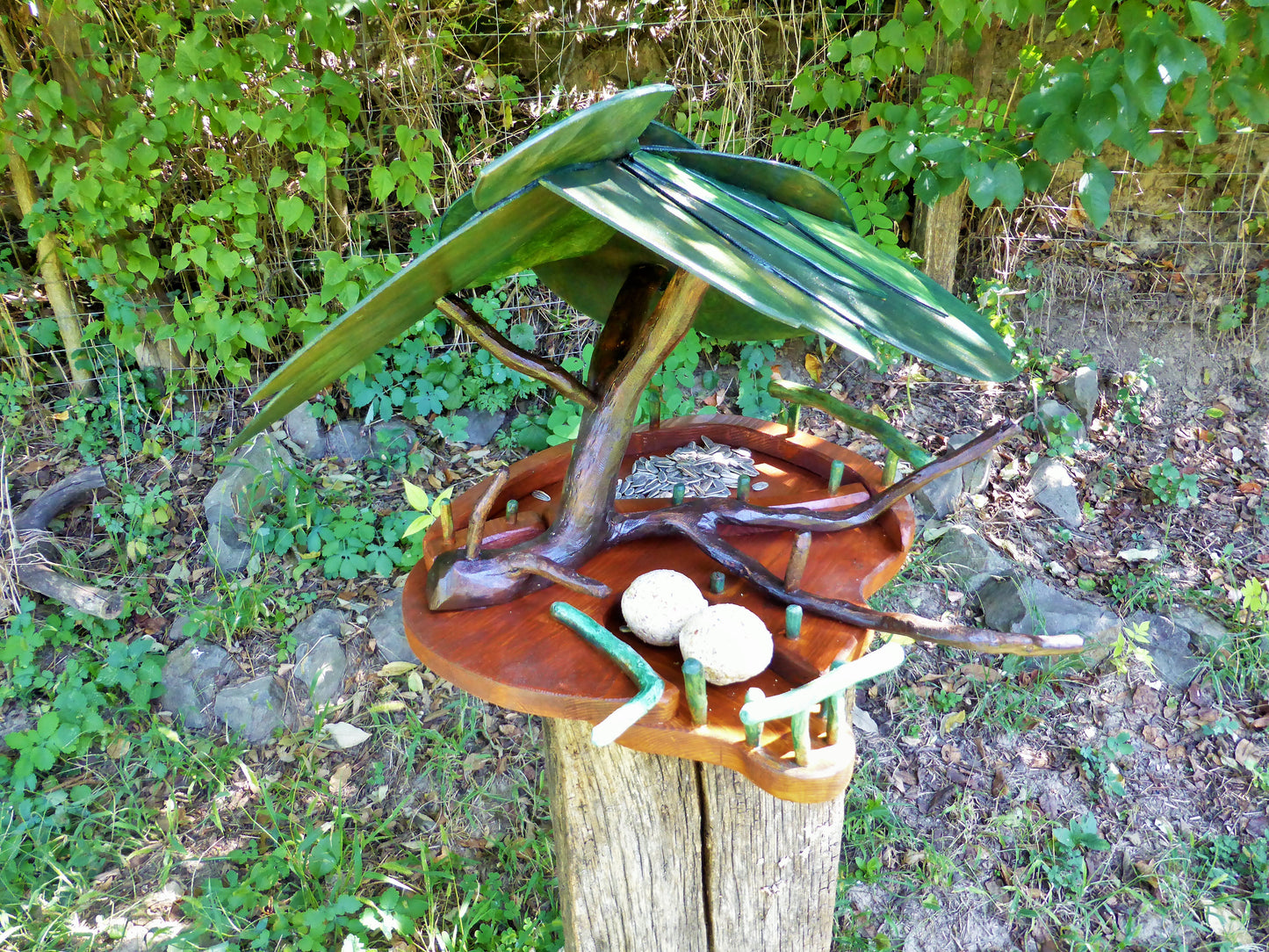 Vogelfutterhaus mit grünem Dach und Meisenknödelhalter - BalkanwoodDesign Handmade