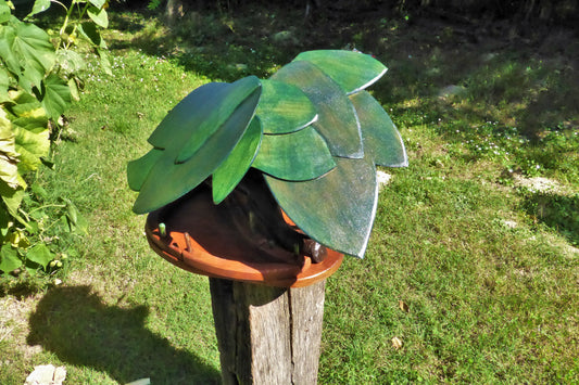 Vogelfutterhaus mit grünem Dach und Meisenknödelhalter - BalkanwoodDesign Handmade