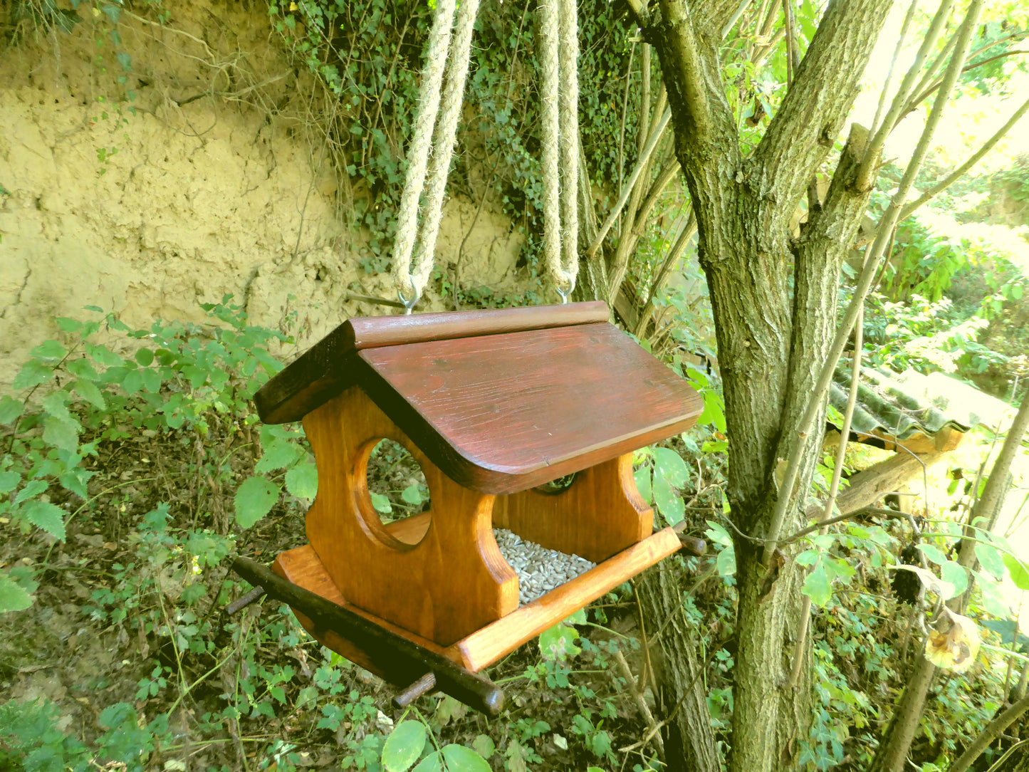 Vogelfutterhaus reine Handarbeit Gartendeko zum aufhängen oder hinstellen - BalkanwoodDesign Handmade