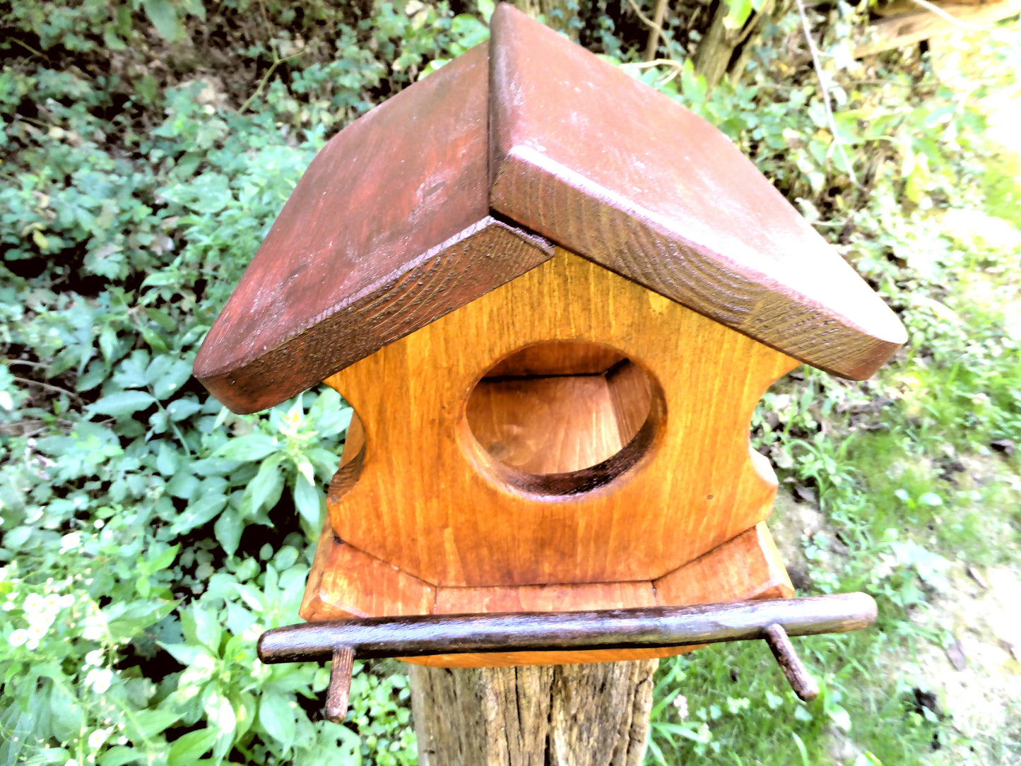 Vogelfutterhaus reine Handarbeit Gartendeko zum aufhängen oder hinstellen - BalkanwoodDesign Handmade