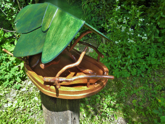 Vogelfutterhaus mit grünem Dach Handarbeit - BalkanwoodDesign Handmade