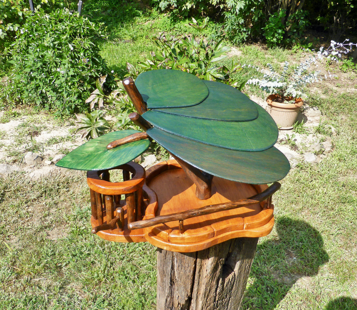 Vogelfutterhaus mit grünem Dach und Meisenknödelhalter - BalkanwoodDesign Handmade