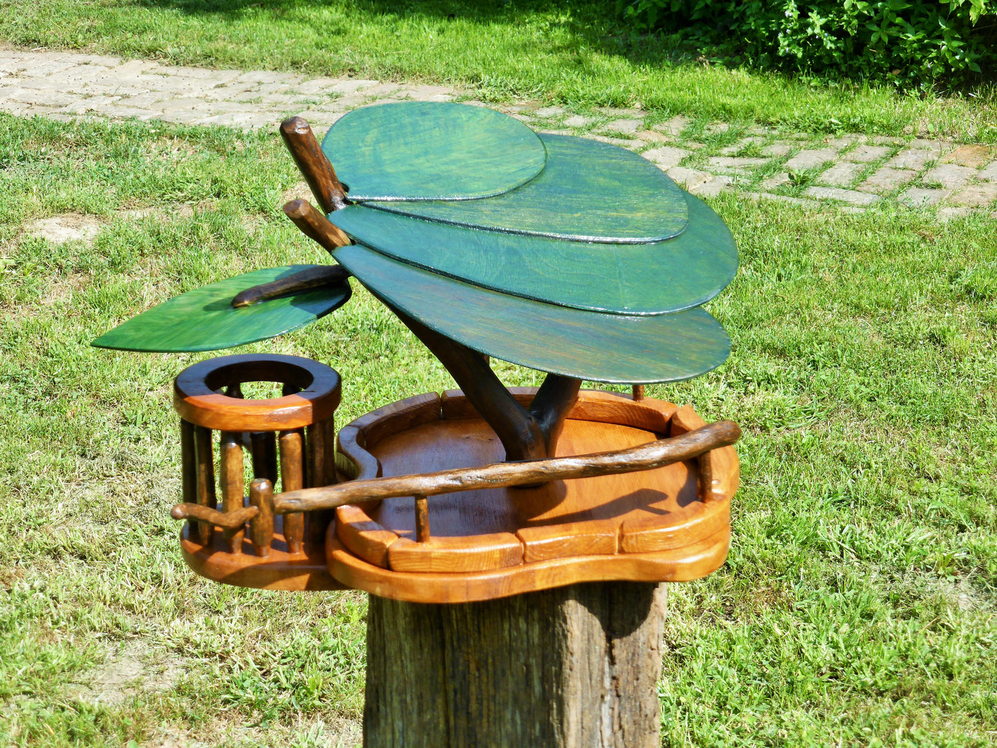 Vogelfutterhaus mit grünem Dach und Meisenknödelhalter - BalkanwoodDesign Handmade