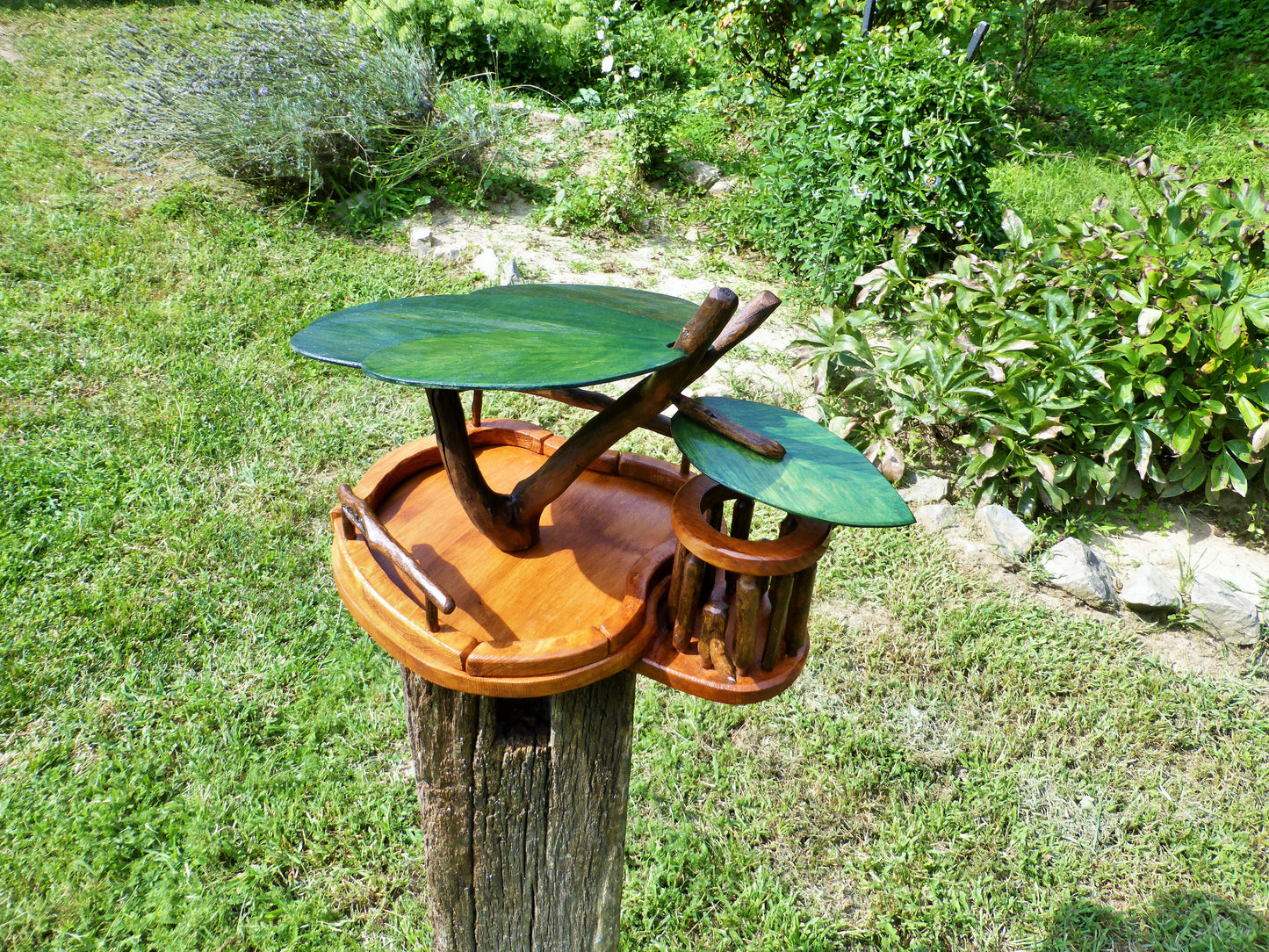 Vogelfutterhaus mit grünem Dach und Meisenknödelhalter - BalkanwoodDesign Handmade