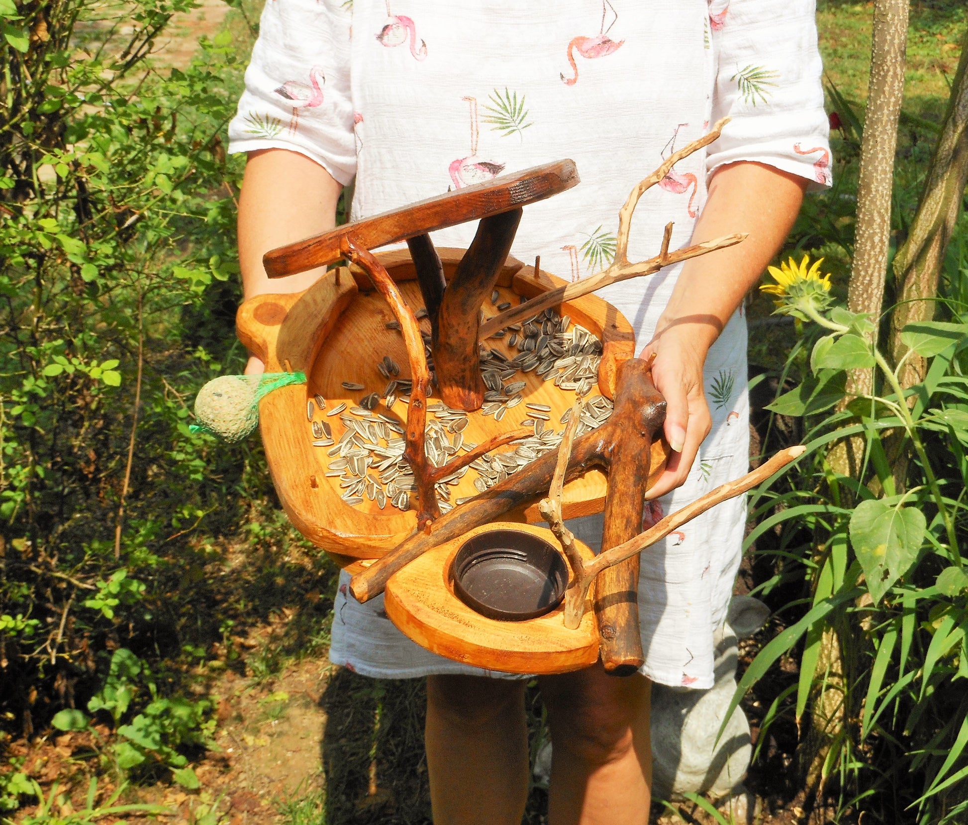 Vogelfutterhaus mit Tränke  Vogeltränke  Aufwendige Handarbeit  Up-cycling-Tränke und uraltes Holz - BalkanwoodDesign Handmade