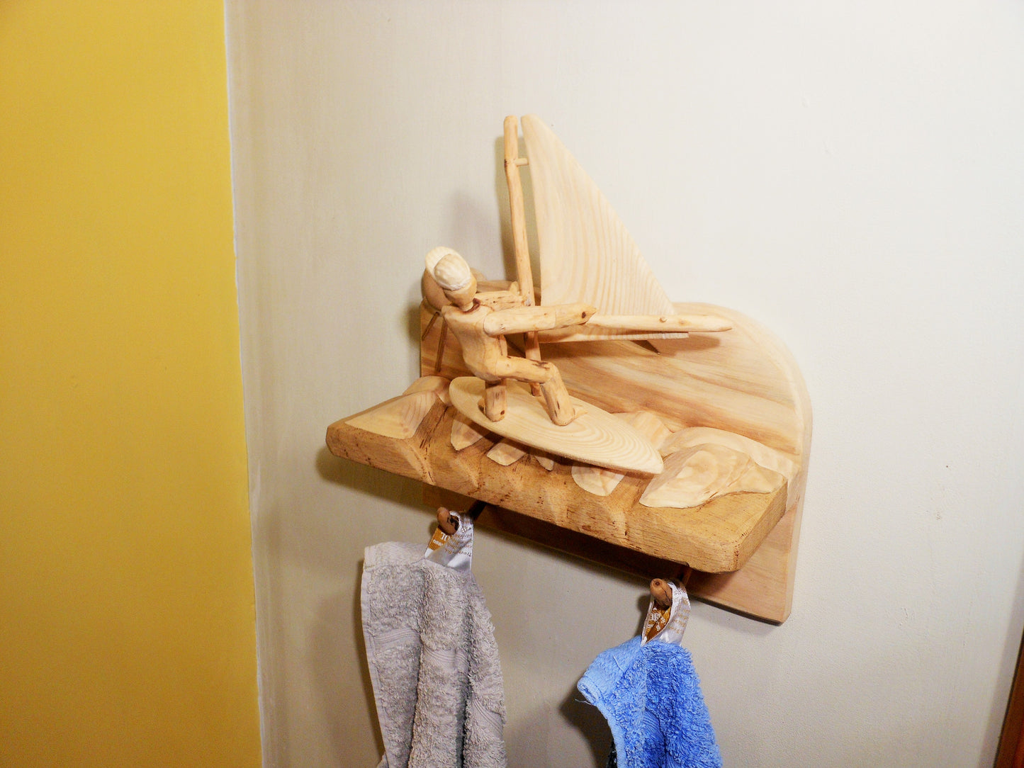 Windsurfer – Skulptur mit Handtuchhalter Windsurfer - Sculpture with towel rail - BalkanwoodDesign Handmade