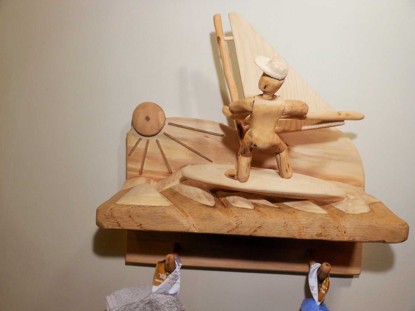 Windsurfer – Skulptur mit Handtuchhalter Windsurfer - Sculpture with towel rail - BalkanwoodDesign Handmade