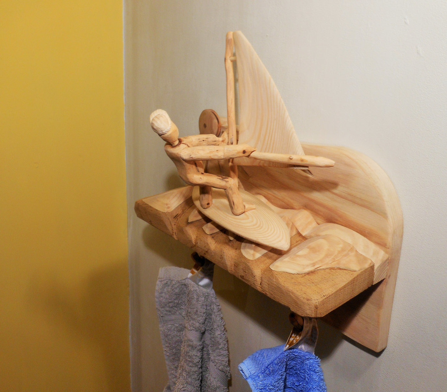 Windsurfer – Skulptur mit Handtuchhalter Windsurfer - Sculpture with towel rail - BalkanwoodDesign Handmade