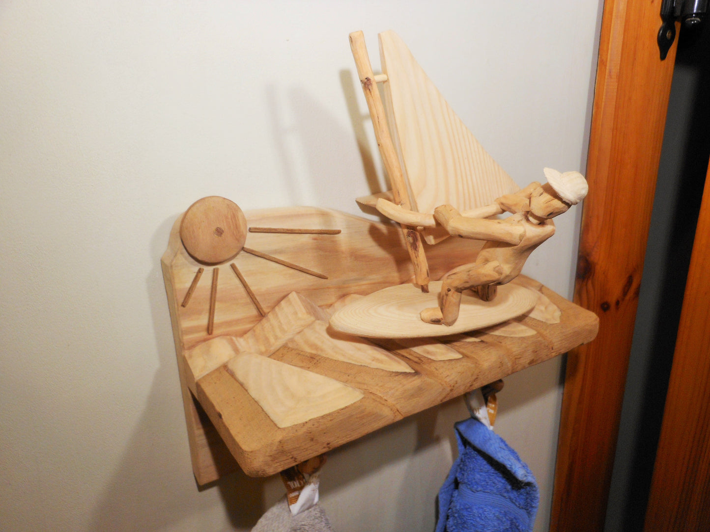 Windsurfer – Skulptur mit Handtuchhalter Windsurfer - Sculpture with towel rail - BalkanwoodDesign Handmade