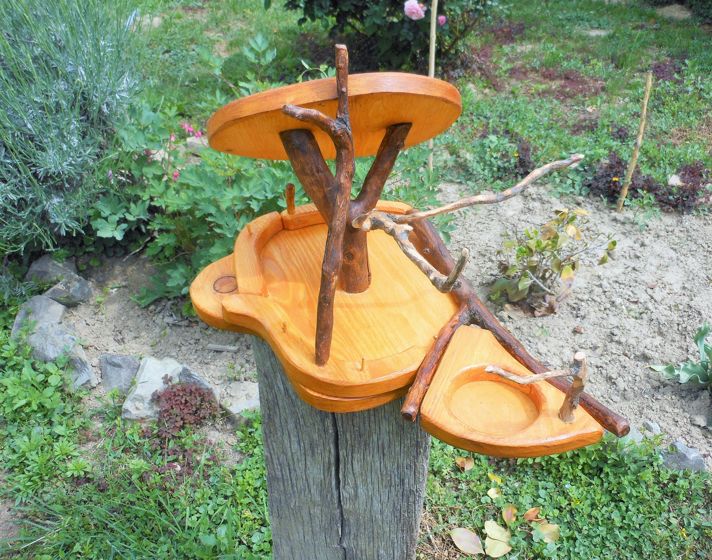 Vogelfutterhaus mit Tränke Vogeltränke Aufwendige Handarbeit Up-cycling-Tränke und uraltes Holz - BalkanwoodDesign Handmade