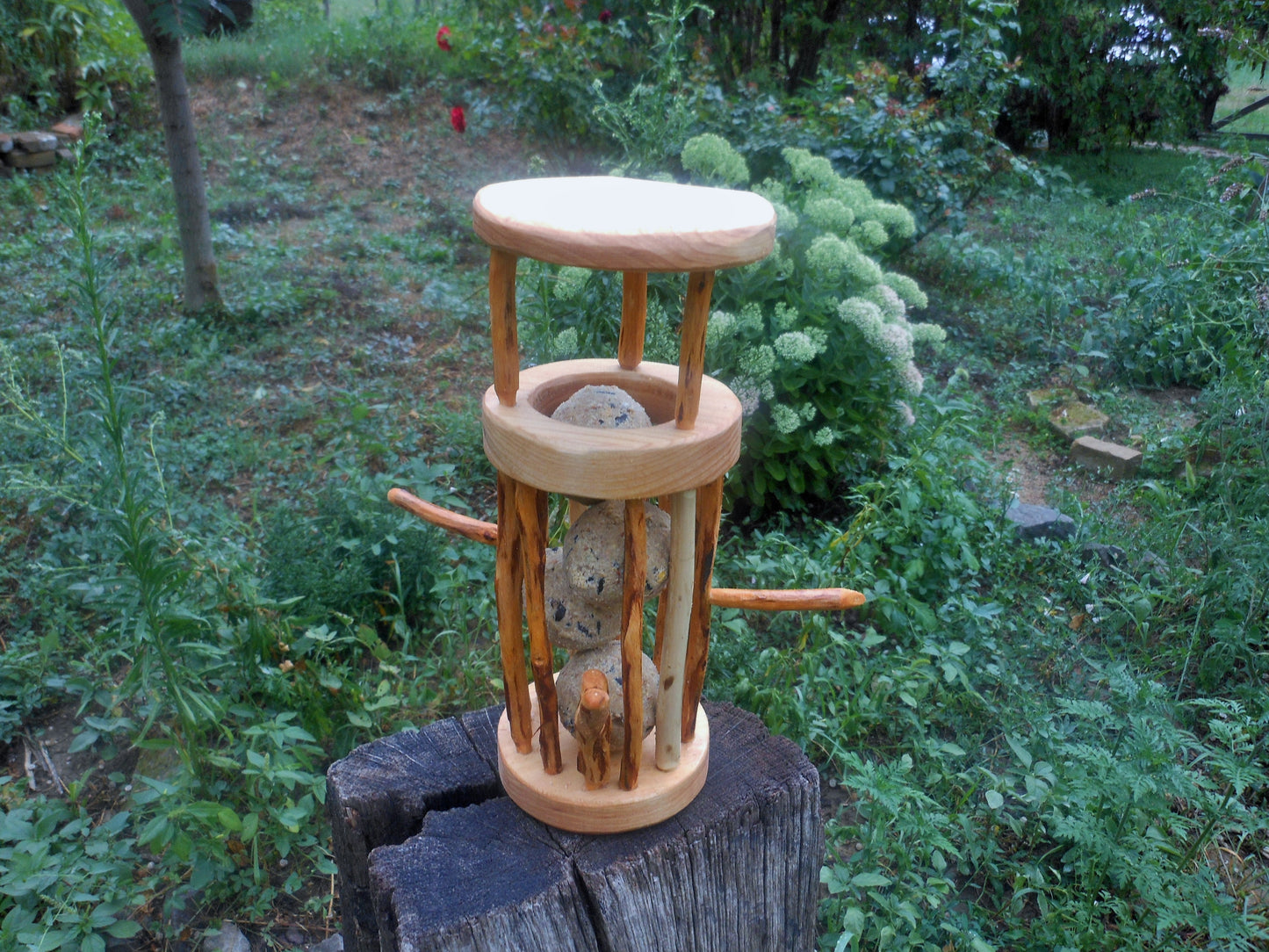 Meisenknödelhalter mit Dach für Knödel ohne Netz Vogelfutterstation Handarbeit - BalkanwoodDesign Handmade