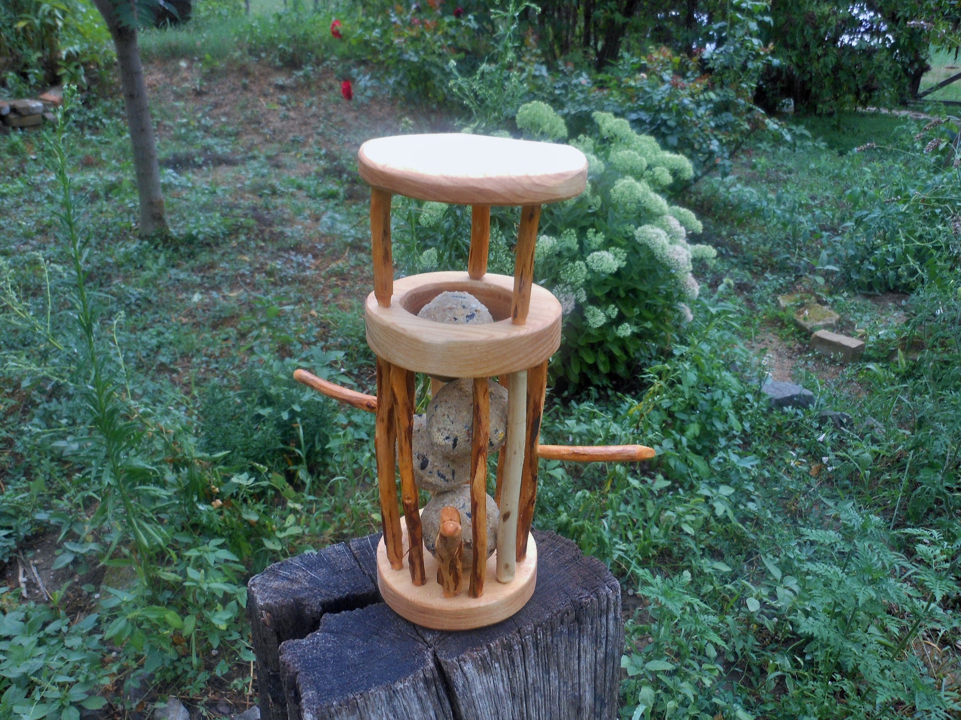 Meisenknödelhalter mit Dach für Knödel ohne Netz Vogelfutterstation Handarbeit - BalkanwoodDesign Handmade