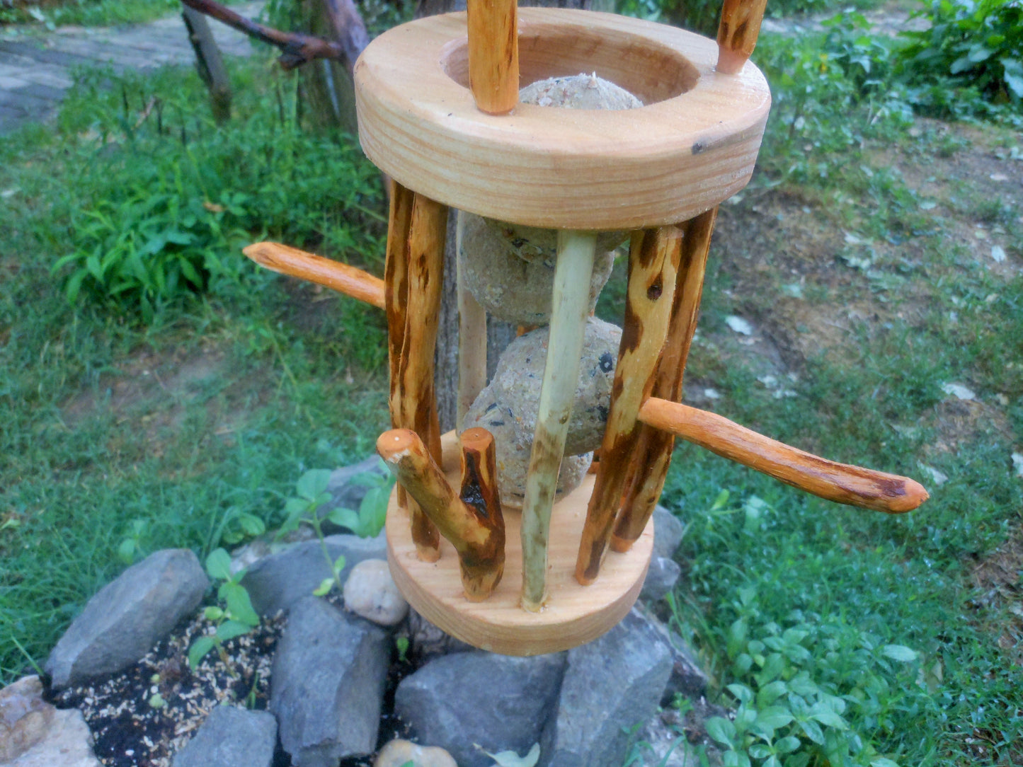 Meisenknödelhalter mit Dach für Knödel ohne Netz Vogelfutterstation Handarbeit - BalkanwoodDesign Handmade