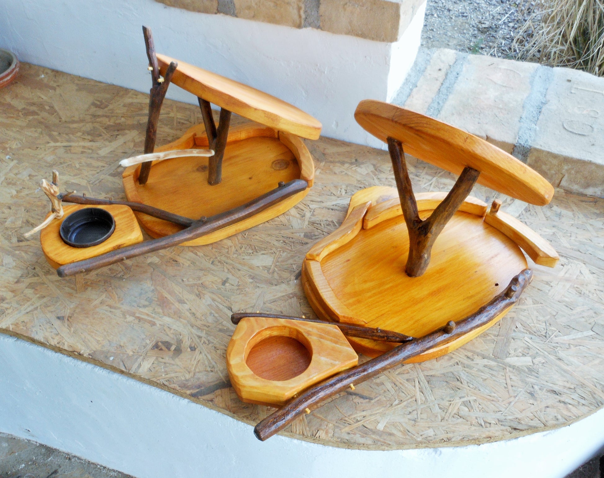 Vogelfutterhaus mit Tränke  Vogeltränke  Aufwendige Handarbeit  Up-cycling-Tränke und uraltes Holz - BalkanwoodDesign Handmade