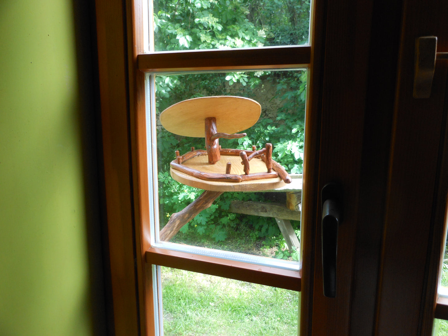 Vogelfutterhaus handgearbeitet für Fenster-, Wand- oder Balkon-Montage Vogelhaus Vogelhäuschen - BalkanwoodDesign Handmade