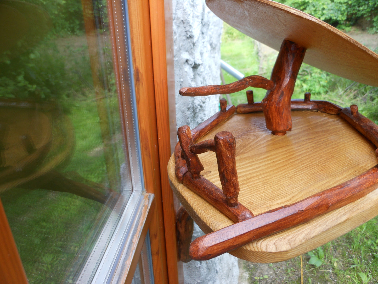 Vogelfutterhaus handgearbeitet für Fenster-, Wand- oder Balkon-Montage Vogelhaus Vogelhäuschen - BalkanwoodDesign Handmade