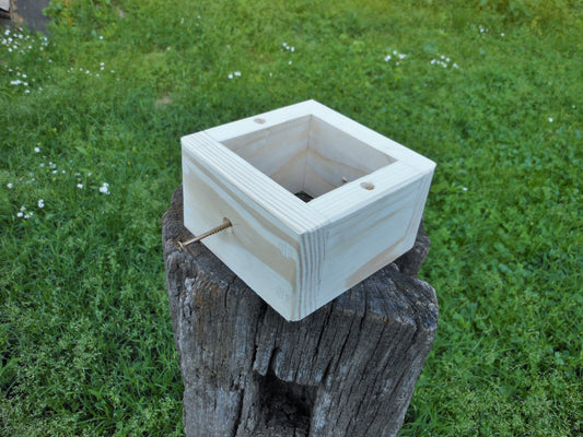 Vogelhausbefestigung für Pfähle - BalkanwoodDesign Handmade