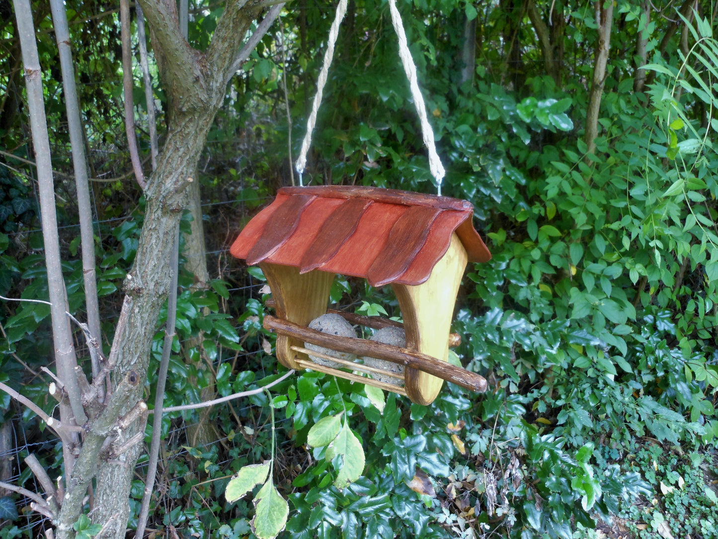 Vogelhäuschen Meisenknödelhalter für Knödel ohne Netz Vogelfutterhaus - BalkanwoodDesign Handmade