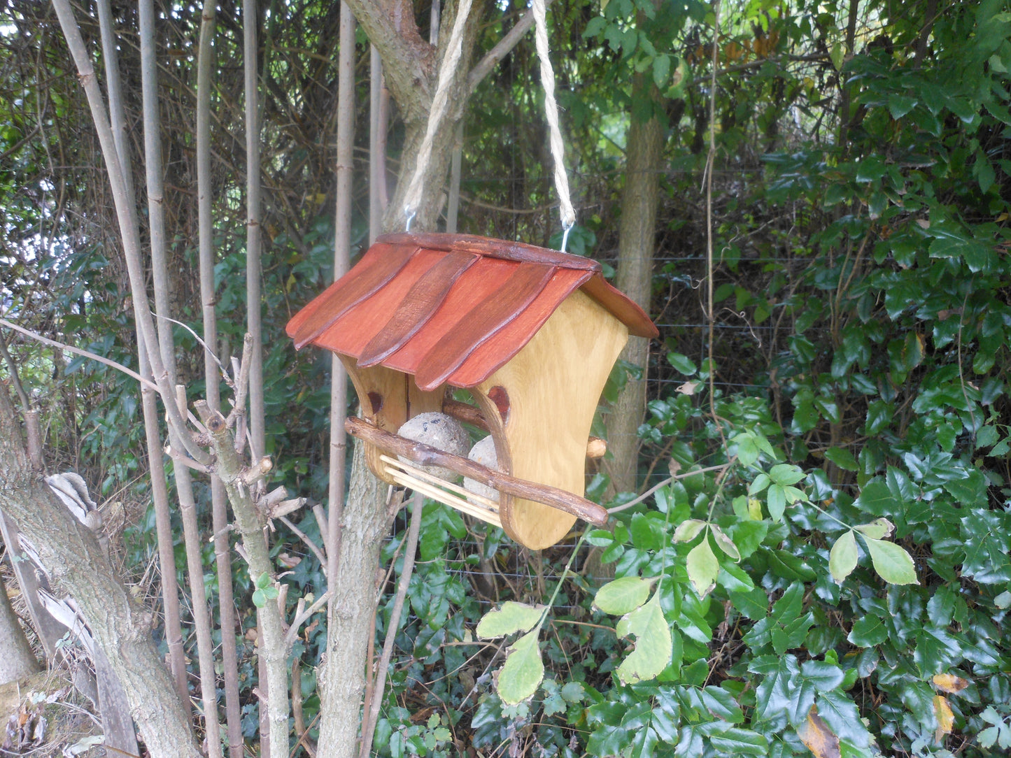 Vogelhäuschen Meisenknödelhalter für Knödel ohne Netz Vogelfutterhaus - BalkanwoodDesign Handmade