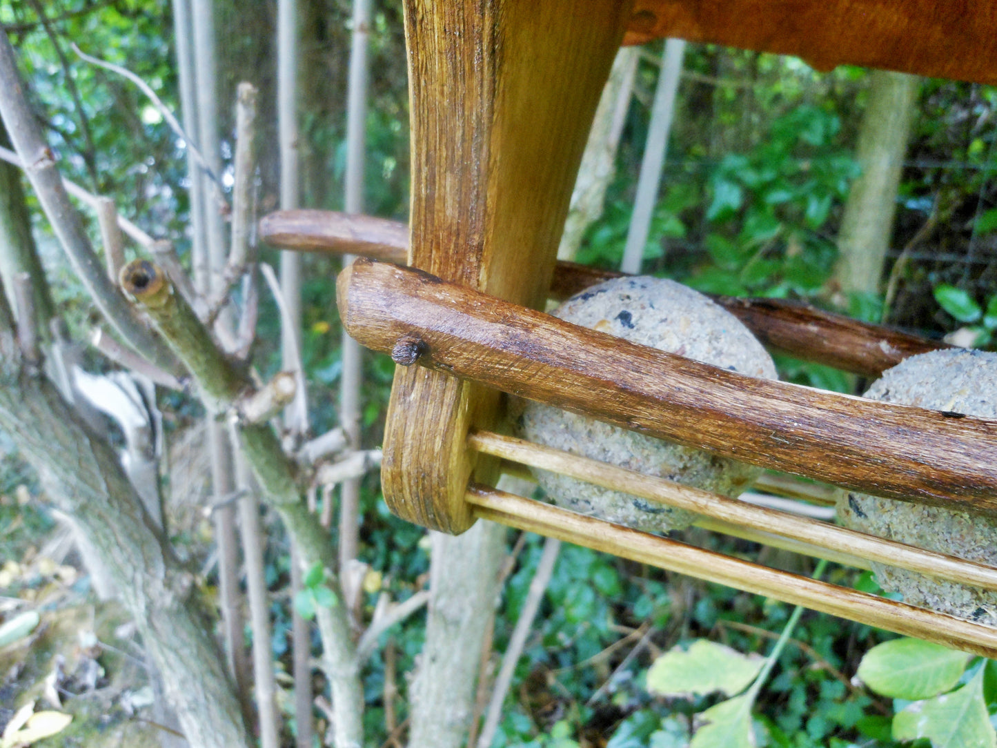 Vogelhäuschen Meisenknödelhalter für Knödel ohne Netz Vogelfutterhaus - BalkanwoodDesign Handmade