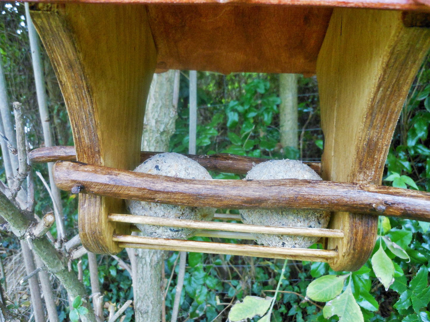 Vogelhäuschen Meisenknödelhalter für Knödel ohne Netz Vogelfutterhaus - BalkanwoodDesign Handmade