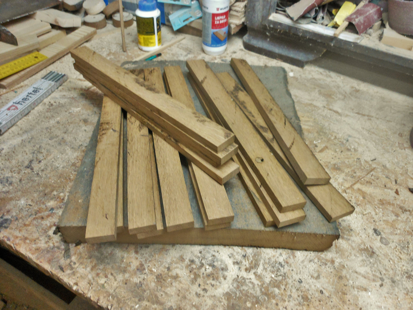 Stiftablage mit praktischem Tragegriff. Pen tray with practical carrying handle. - BalkanwoodDesign Handmade