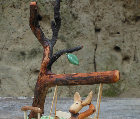 Osterhase auf Hollywood-Schaukel Ostern Easterbunny Osterdeko Tischdeko Handarbeit upcycling - BalkanwoodDesign Handmade