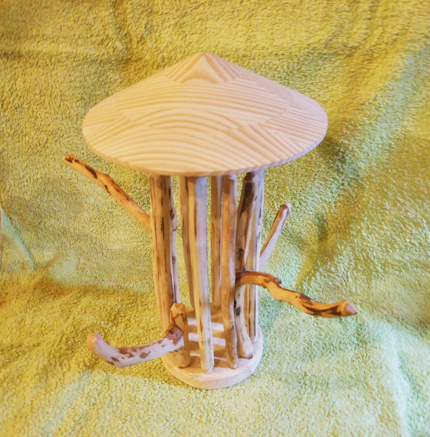 Meisenknödelhalter für Knödel ohne Netz mit Kegeldach Suet ball holder for dumplings without a net with a cone roof - BalkanwoodDesign Handmade