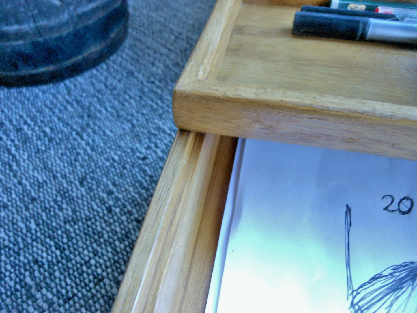 Stiftablage mit praktischem Tragegriff. Pen tray with practical carrying handle. - BalkanwoodDesign Handmade