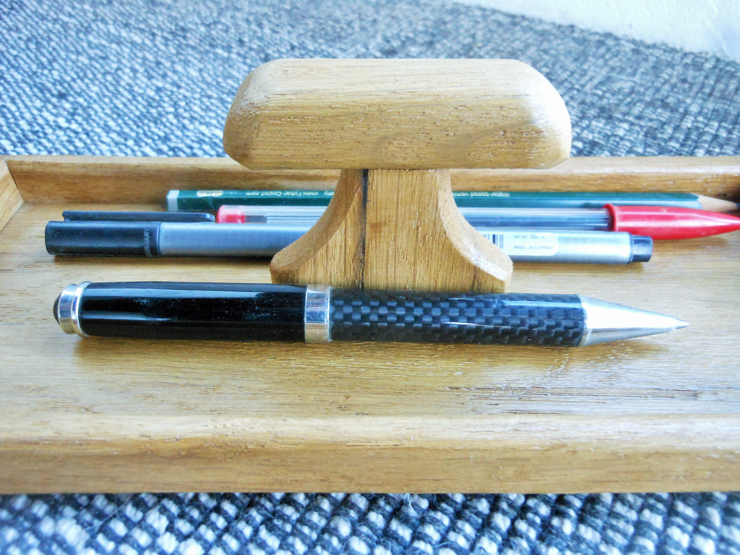Stiftablage mit praktischem Tragegriff. Pen tray with practical carrying handle. - BalkanwoodDesign Handmade