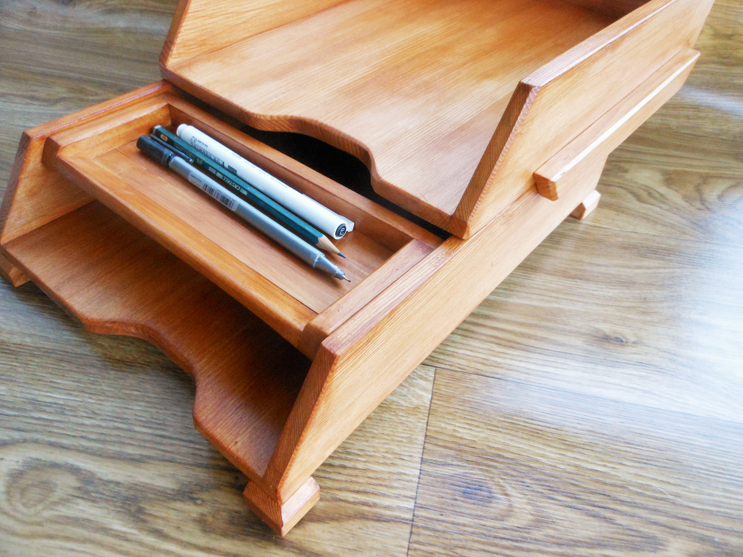 Schreibtischablagen mit Siftablage für A4-Format aus altem Nadelholz Desk shelves with pen tray for A4 format from old coniferous wood - BalkanwoodDesign Handmade