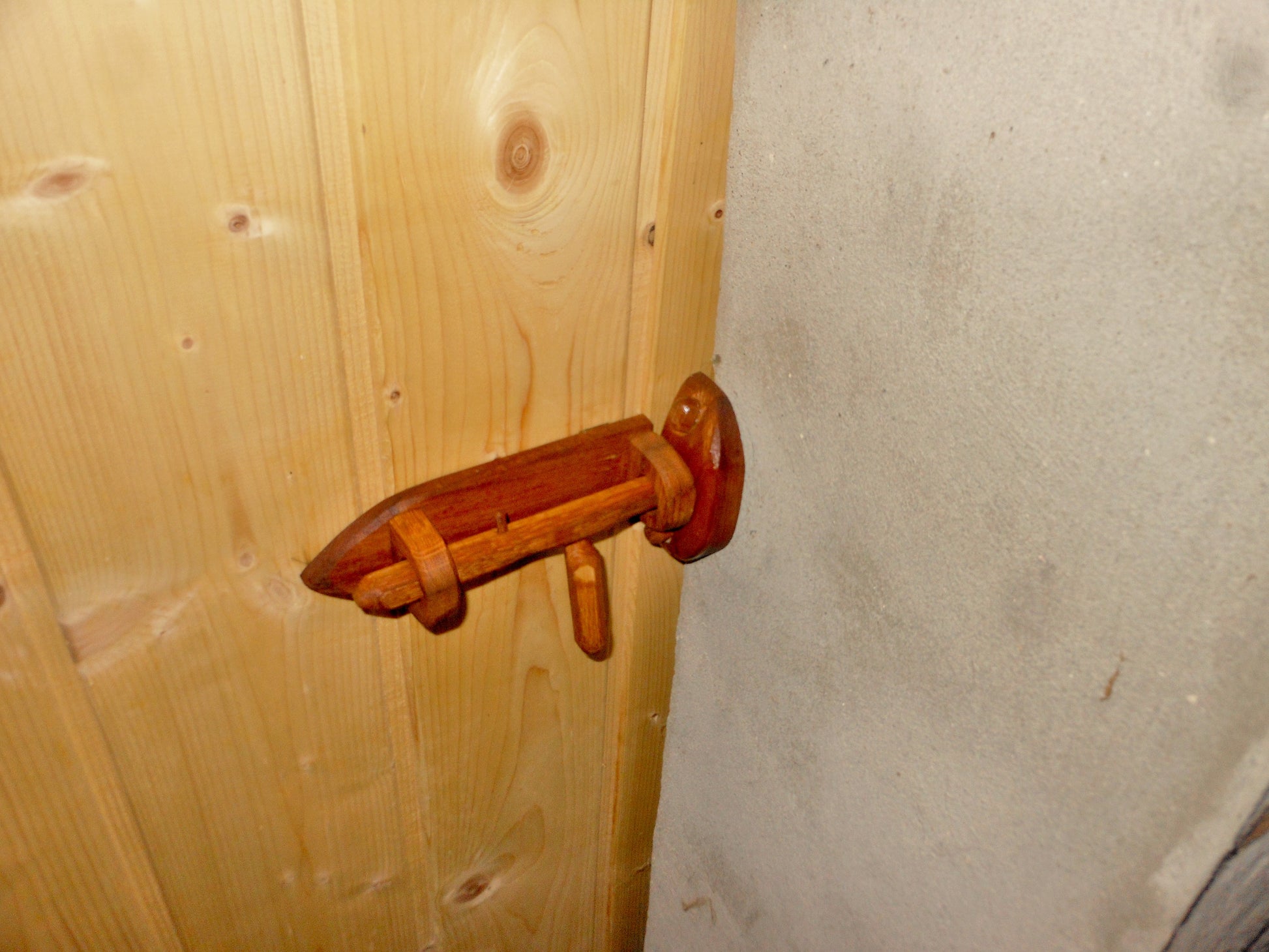 Türriegel aus altem Eichen-Holz Door latch made of old oak wood - BalkanwoodDesign Handmade