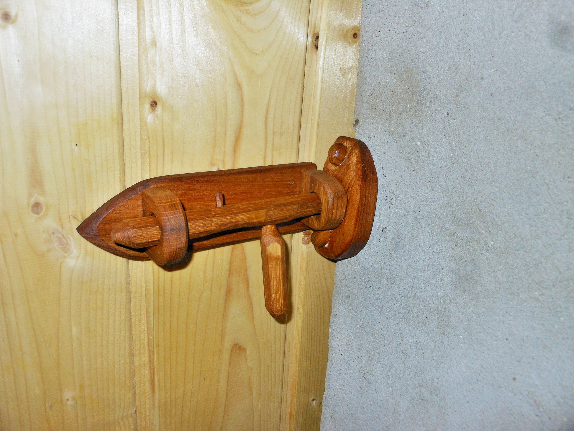 Türriegel aus altem Eichen-Holz Door latch made of old oak wood - BalkanwoodDesign Handmade