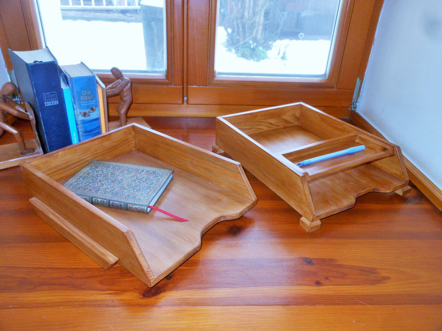 Schreibtischablagen mit Siftablage für A4-Format aus altem Nadelholz Desk shelves with pen tray for A4 format from old coniferous wood - BalkanwoodDesign Handmade