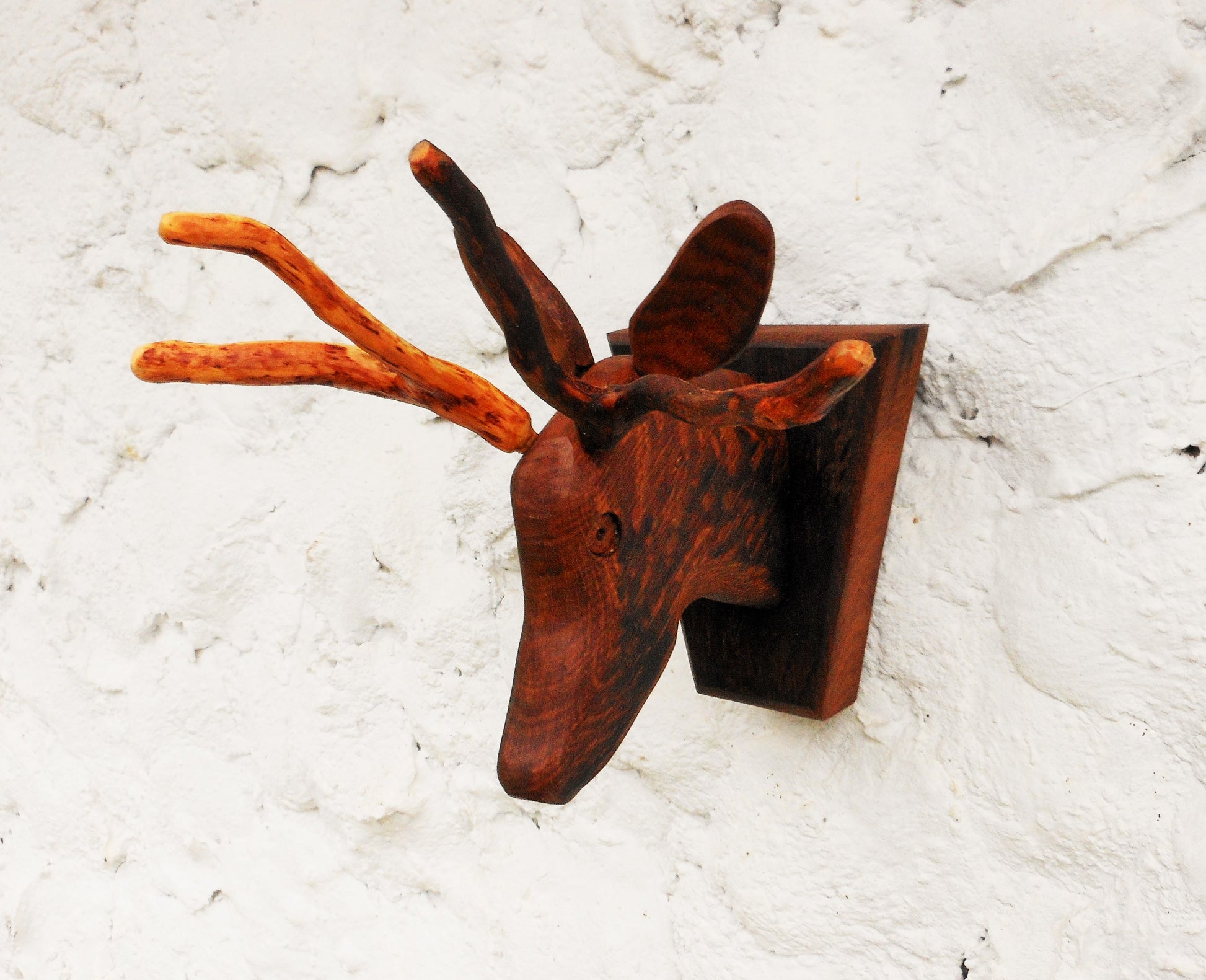 Kleiderhaken Schmuckaufhänger Vegane Jagdtophäe Hirsch Holzskulptur Handarbeit Upcycling - BalkanwoodDesign Handmade