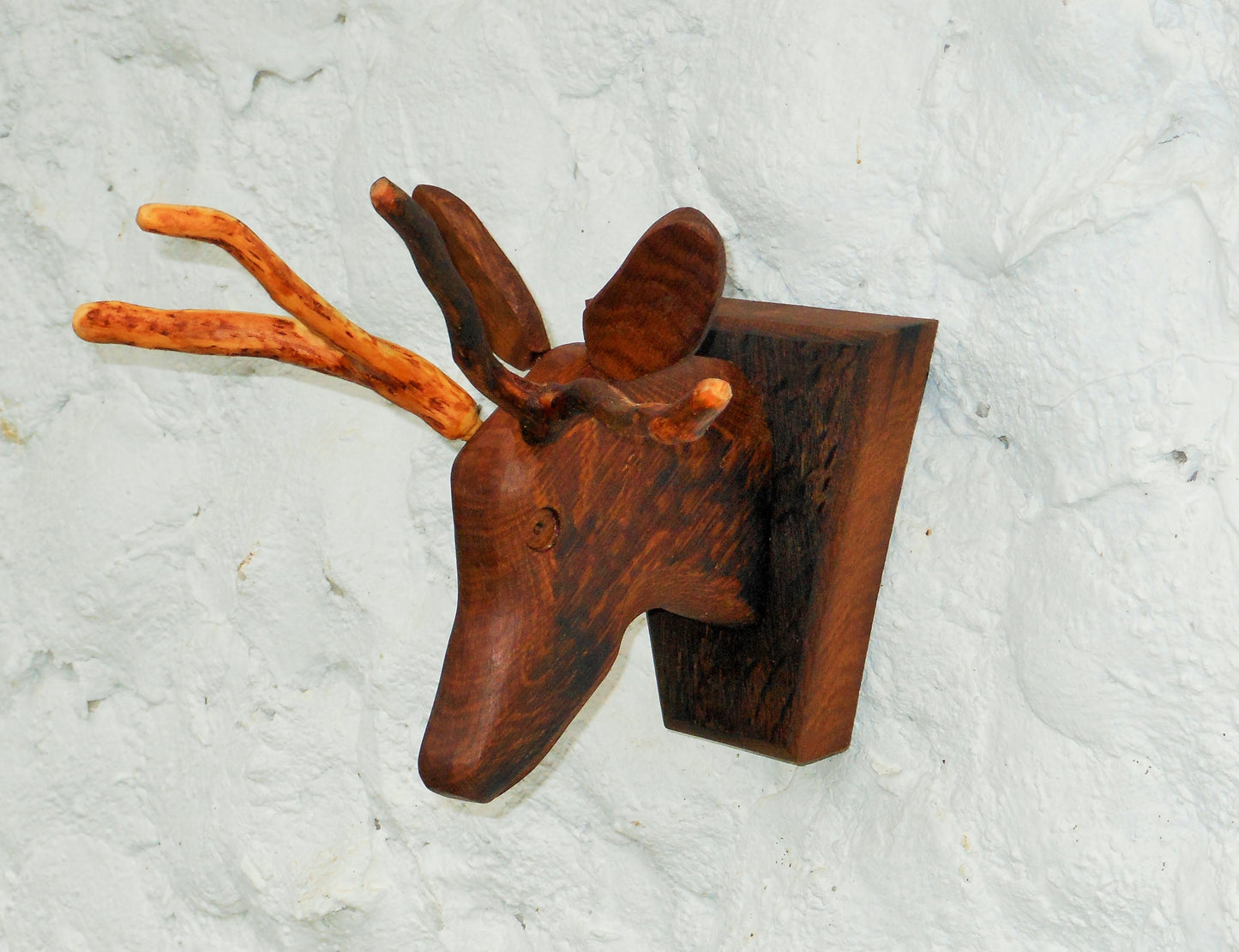 Kleiderhaken Schmuckaufhänger Vegane Jagdtophäe Hirsch Holzskulptur Handarbeit Upcycling - BalkanwoodDesign Handmade