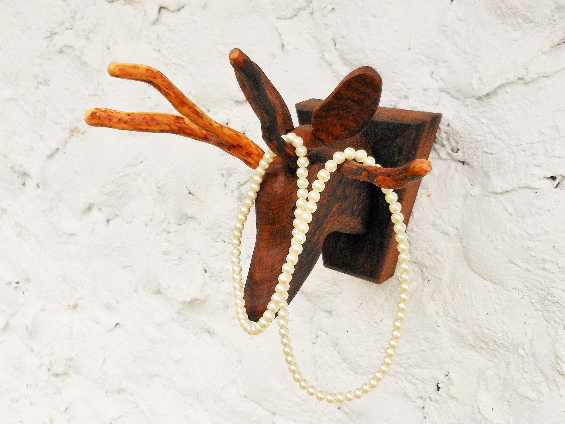 Kleiderhaken Schmuckaufhänger Vegane Jagdtophäe Hirsch Holzskulptur Handarbeit Upcycling - BalkanwoodDesign Handmade