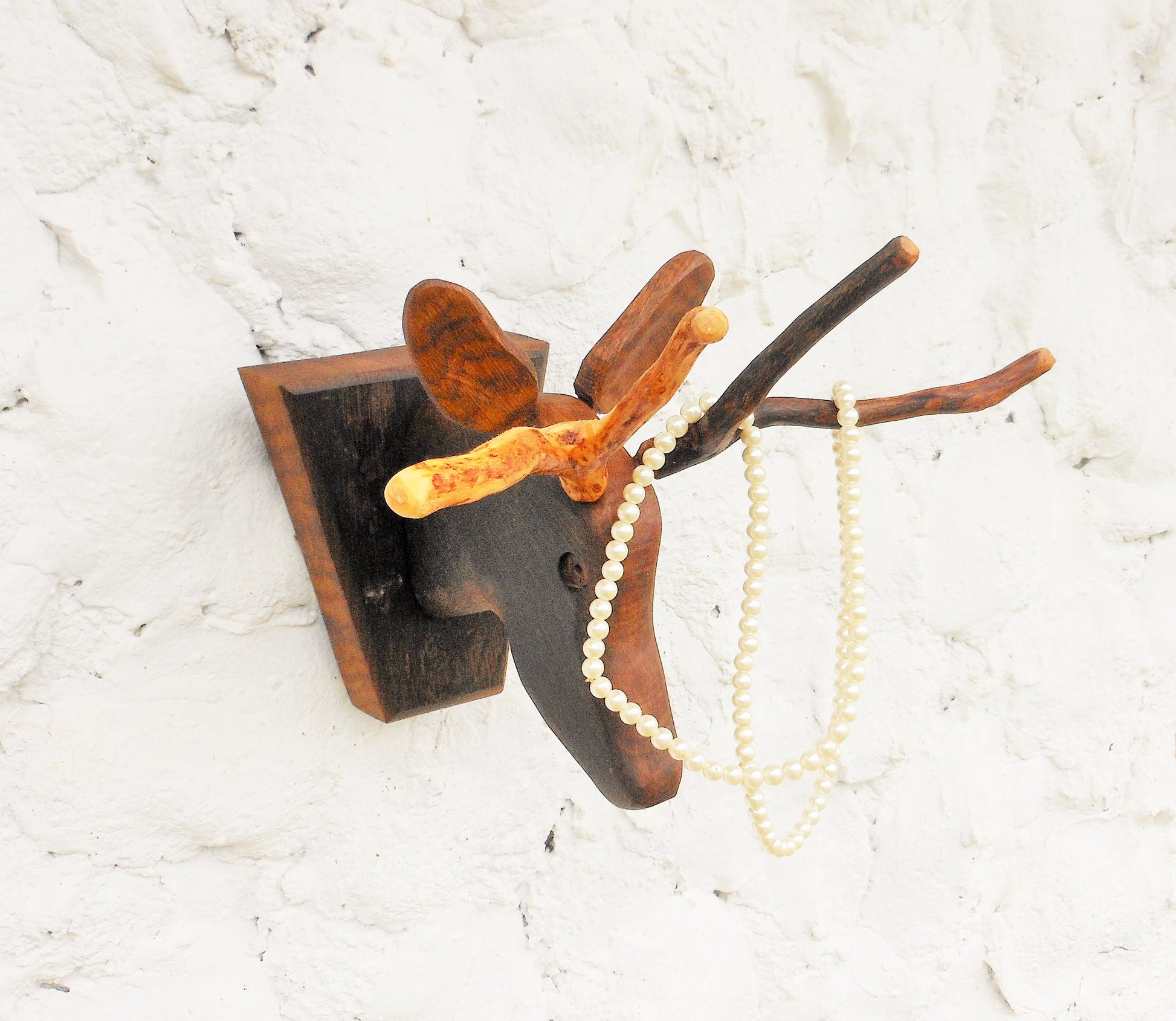 Kleiderhaken Schmuckaufhänger Vegane Jagdtophäe Hirsch Holzskulptur Handarbeit Upcycling - BalkanwoodDesign Handmade